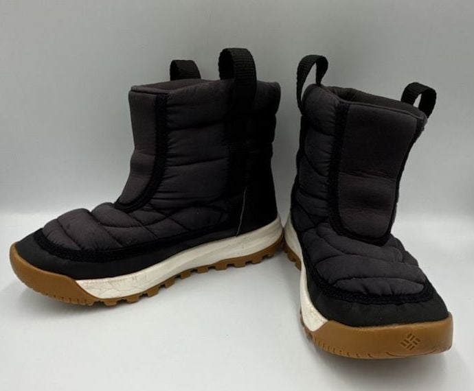 Columbia Snow Boots Black Puffer Winter Faux Fur
Size 4
#902 9