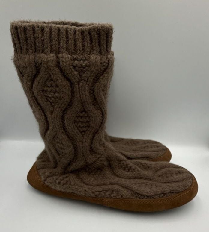 L.L. Bean Slipper Boots Brown Cable Knit
Size M
#903 2