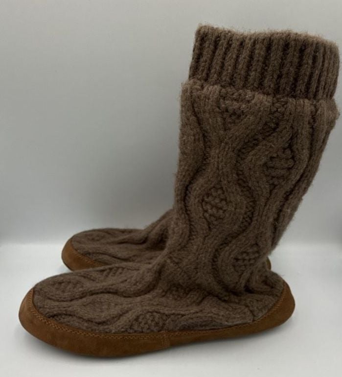 L.L. Bean Slipper Boots Brown Cable Knit
Size M
#903 5