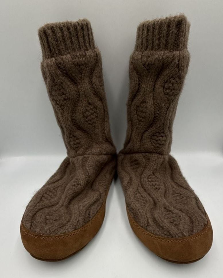L.L. Bean Slipper Boots Brown Cable Knit
Size M
#903 4