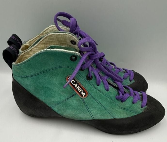 Scarpa 70018 Green Climbing Shoes Vintage
Size 40/ US 7.5
#904 2