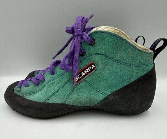 Scarpa 70018 Green Climbing Shoes Vintage
Size 40/ US 7.5
#904 5
