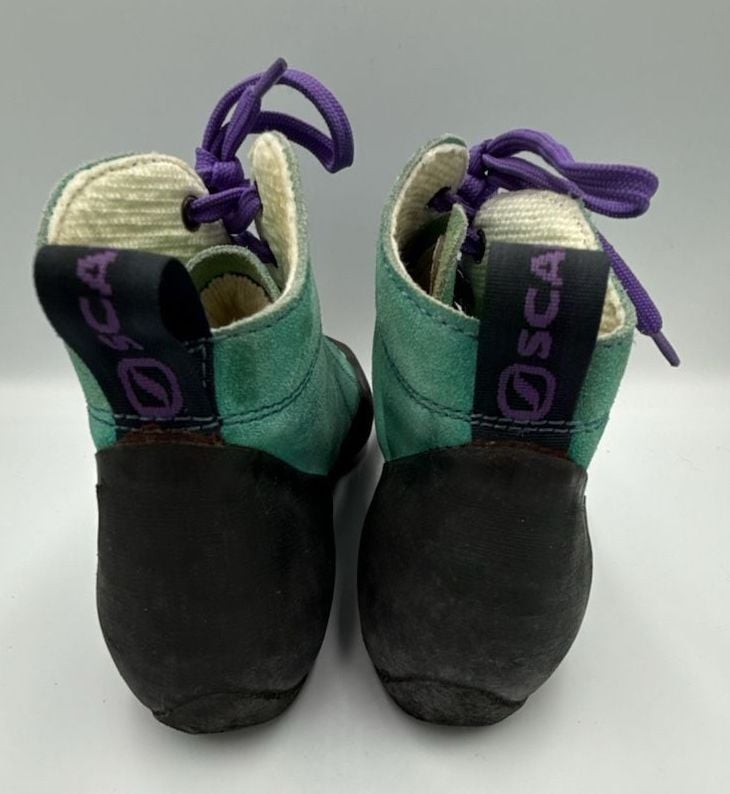 Scarpa 70018 Green Climbing Shoes Vintage
Size 40/ US 7.5
#904 6