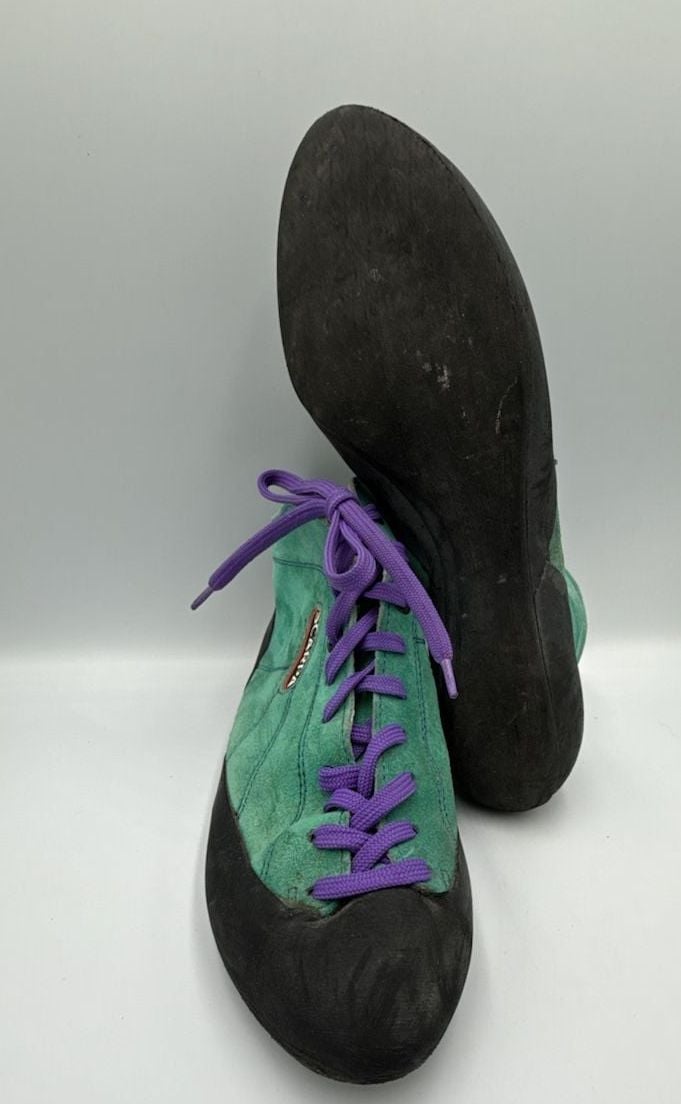 Scarpa 70018 Green Climbing Shoes Vintage
Size 40/ US 7.5
#904 8