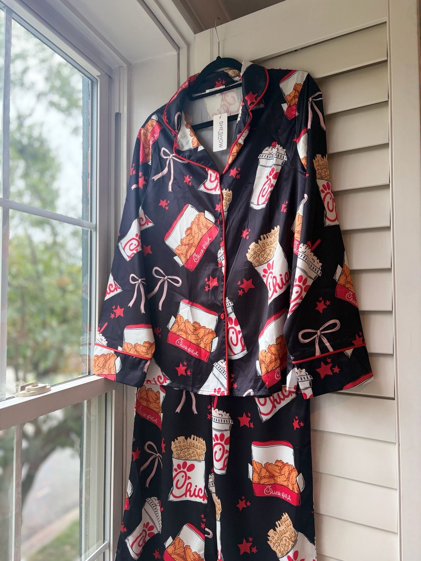 Chick-fil-A Satin Pajama Set Black Novelty Food Print Christmas White Elephant 2