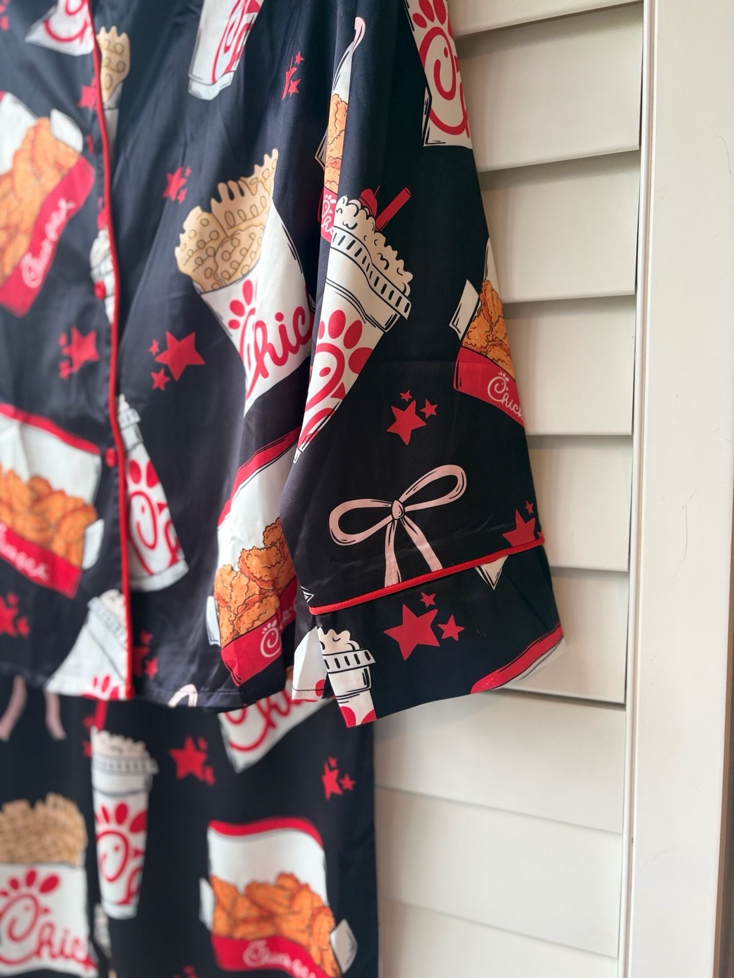 Chick-fil-A Satin Pajama Set Black Novelty Food Print Christmas White Elephant 3