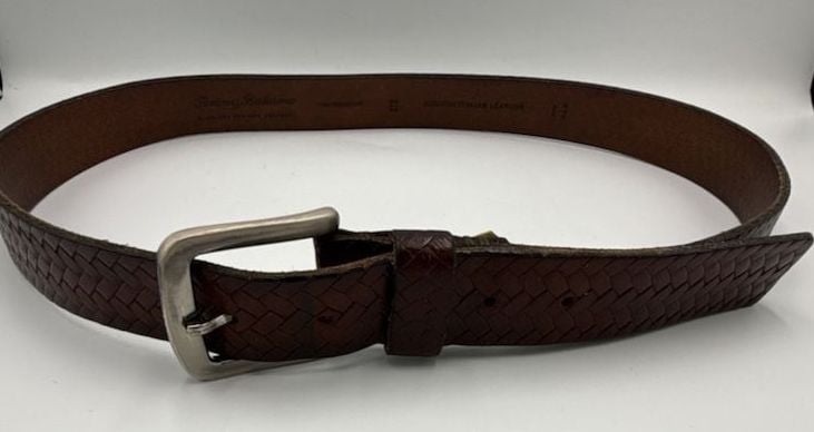 Tommy Bahama Woven Leather Belt Brown
Size 38
#905 1