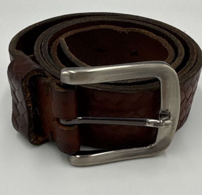 Tommy Bahama Woven Leather Belt Brown
Size 38
#905 4