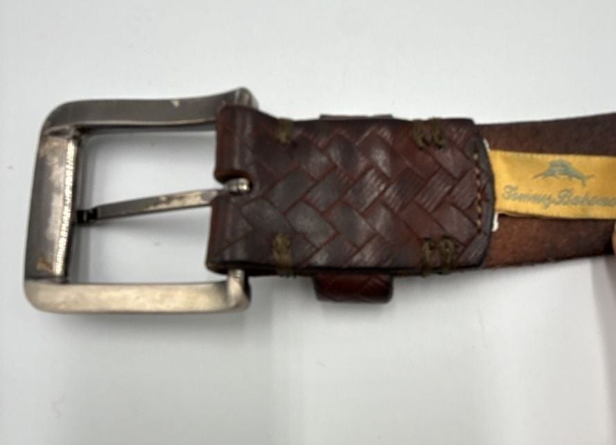 Tommy Bahama Woven Leather Belt Brown
Size 38
#905 3
