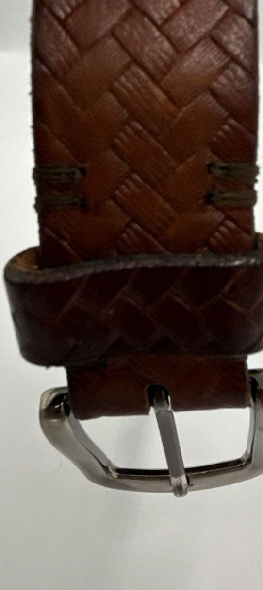 Tommy Bahama Woven Leather Belt Brown
Size 38
#905 5
