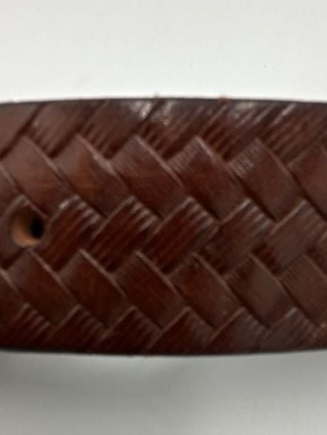 Tommy Bahama Woven Leather Belt Brown
Size 38
#905 6