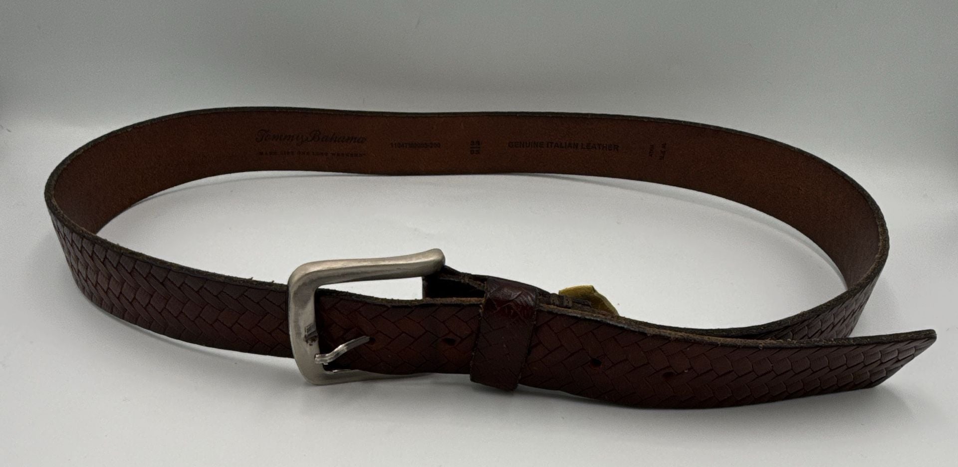 Tommy Bahama Woven Leather Belt Brown
Size 38
#905 7