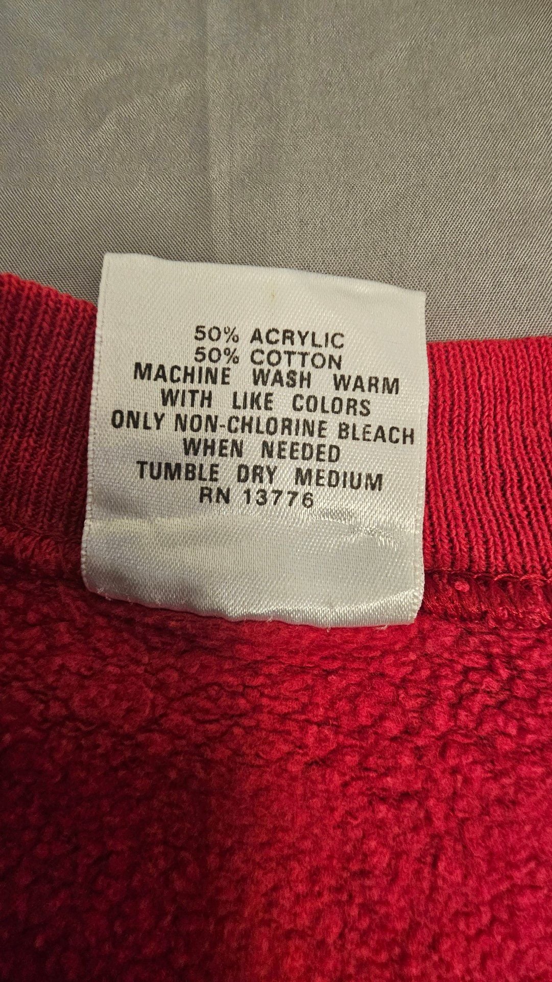 Hanes Her Way Christmas Stocking Bear Sweatshirt Size Large Red Vintage 5