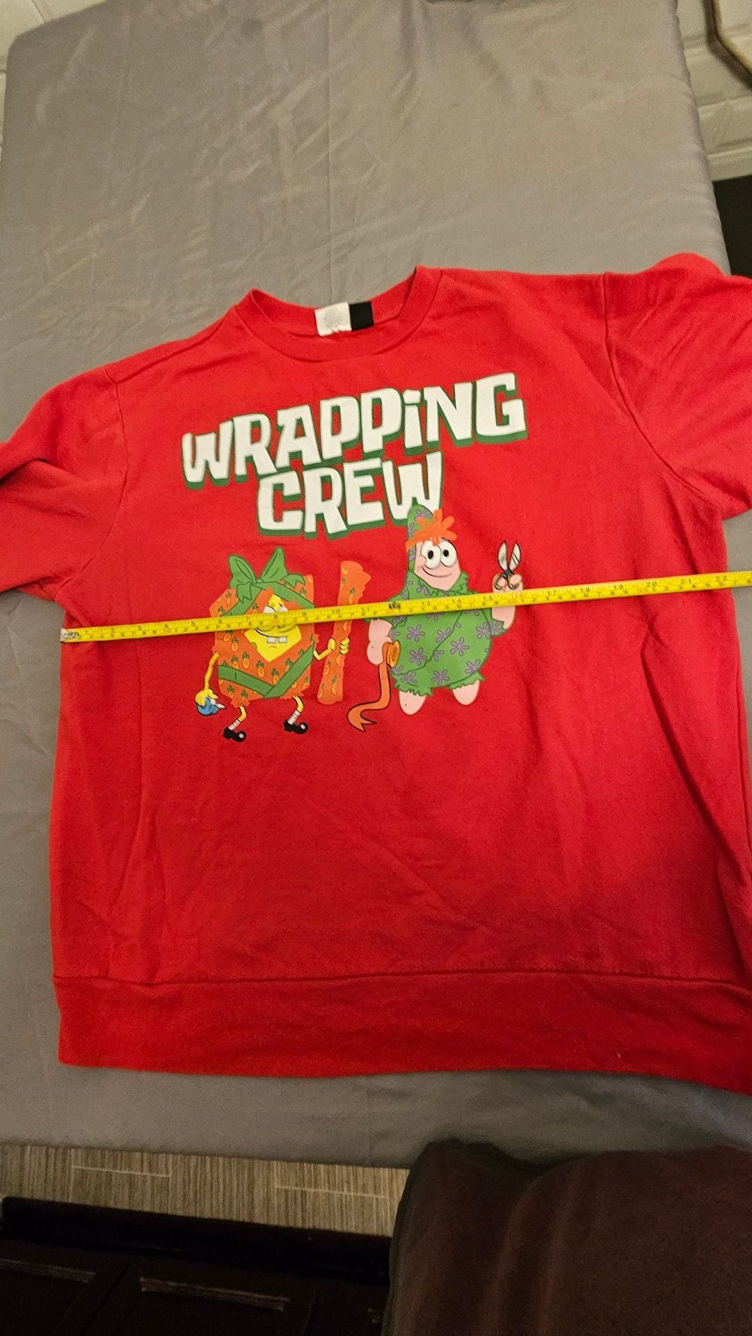 Nickelodeon SpongeBob SquarePants Wrapping Crew Christmas Sweatshirt Size Large 6