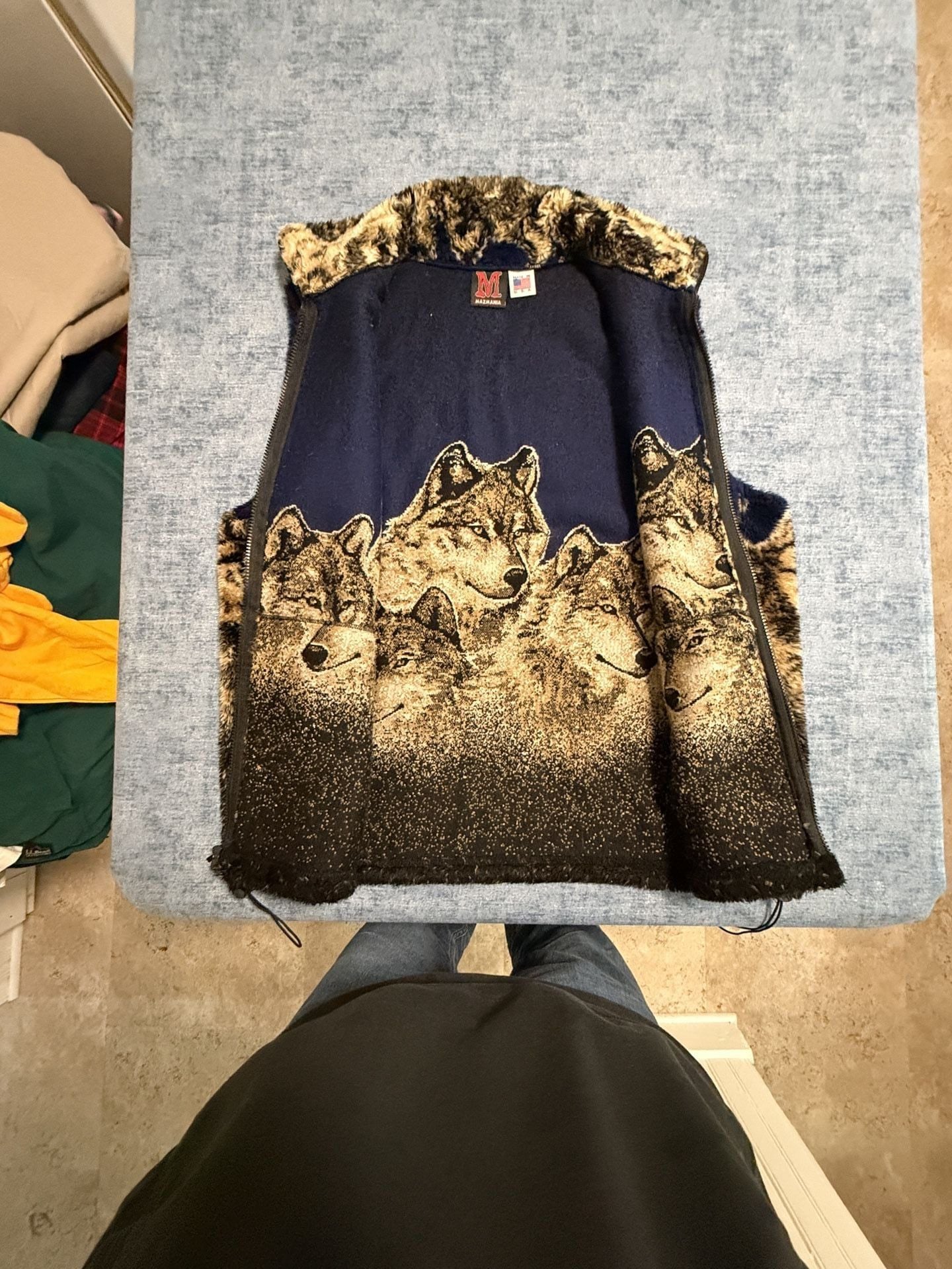 Mazmania Wolf Fleece Vest Size M Blue Black Faux Fur Wildlife Print USA 4