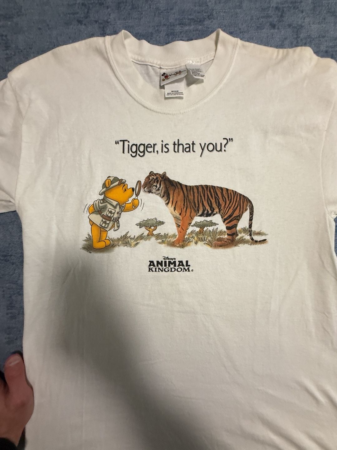 Disney Animal Kingdom Winnie the Pooh Tagger Is That You T-Shirt Size Medium 2