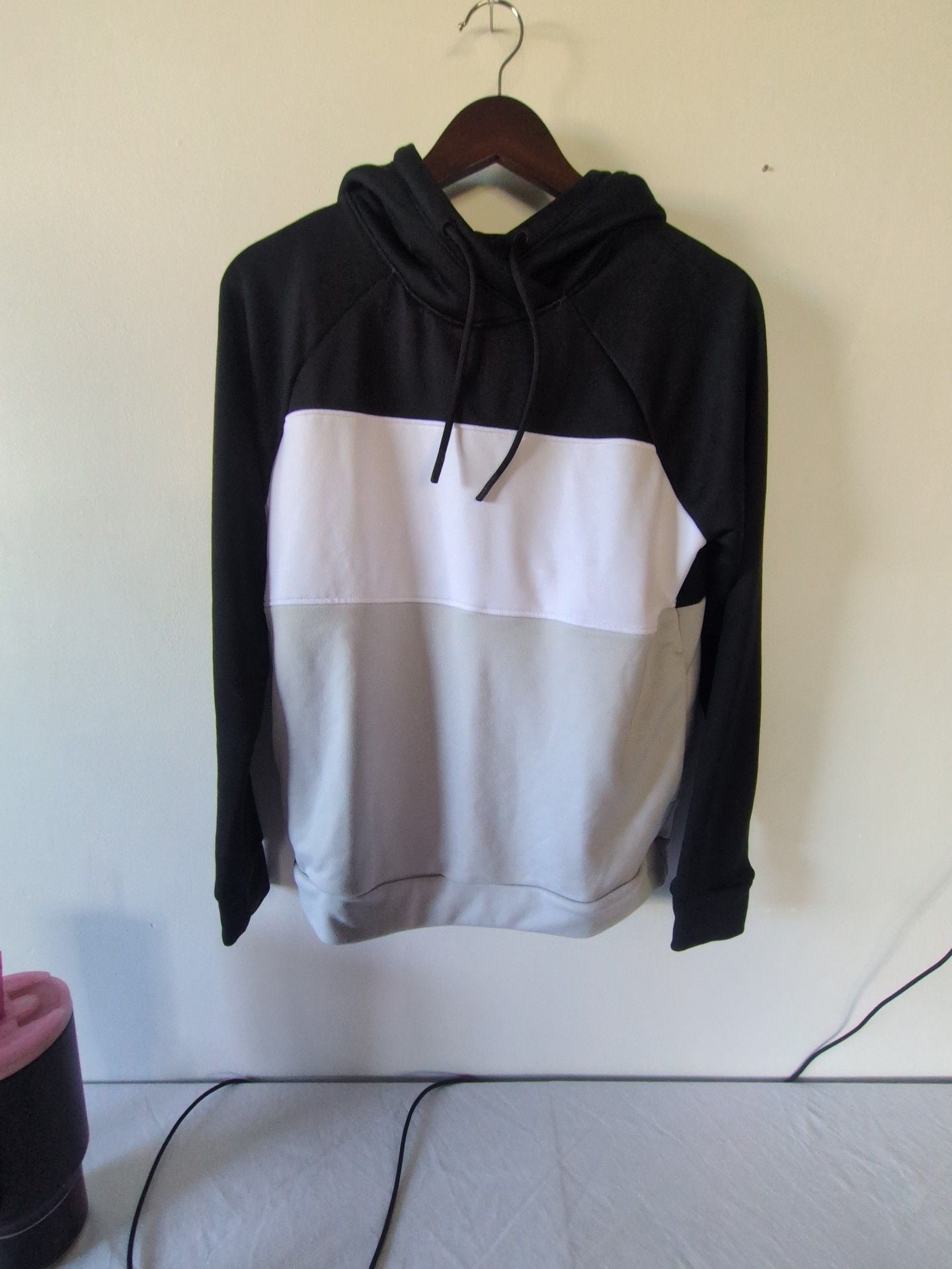 Under Armour Colorblock Hoodie Size MD Black White Gray 2