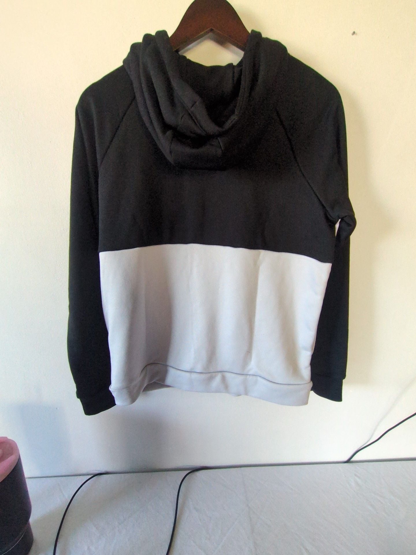 Under Armour Colorblock Hoodie Size MD Black White Gray 4