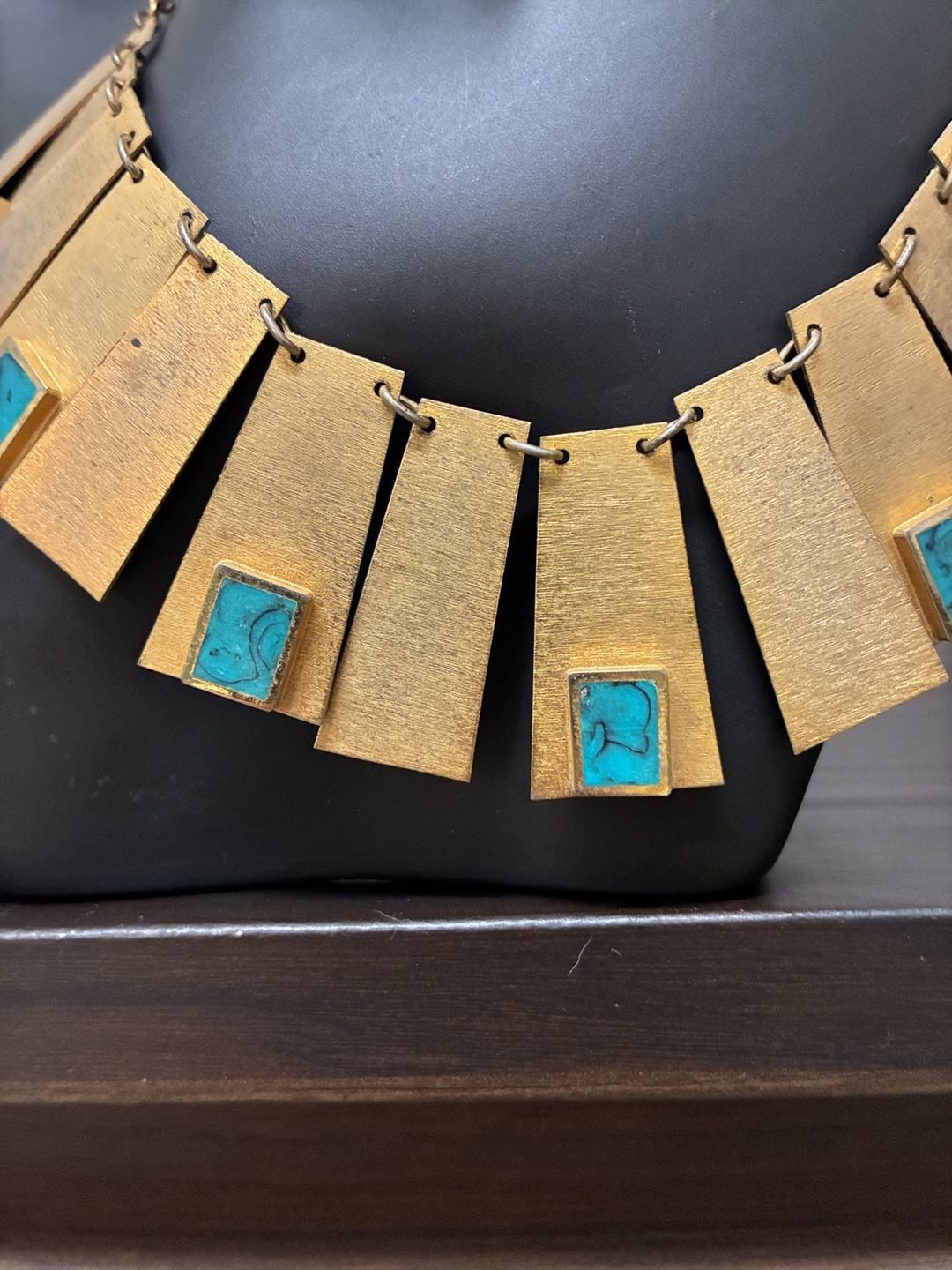RARE! Vintage 1970s Brutalist Modernist Gold Tone Faux Turquoise Bib Necklace 4
