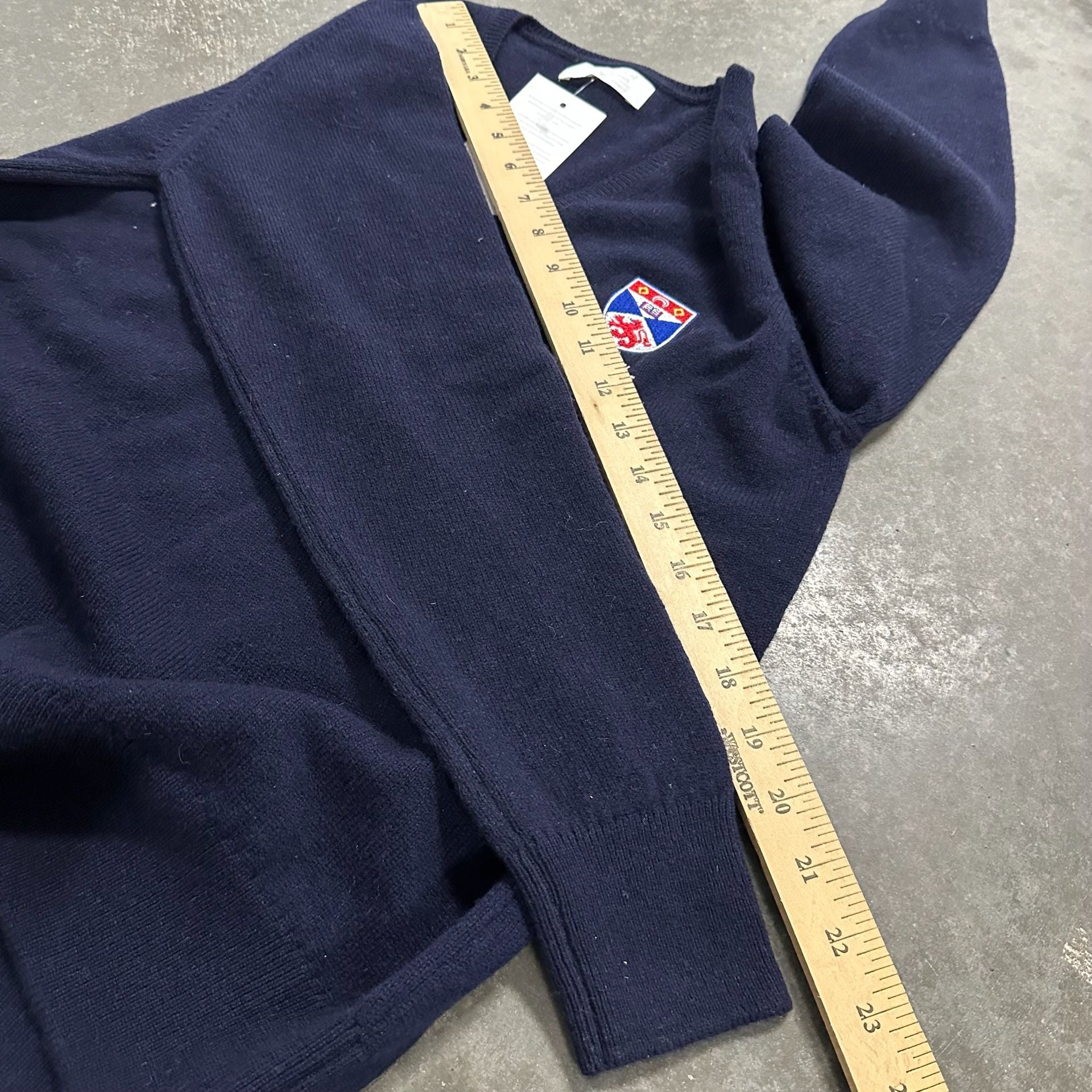 University of St Andrews Scotland Pure Wool V Neck Sweater Crest Embroidered 7