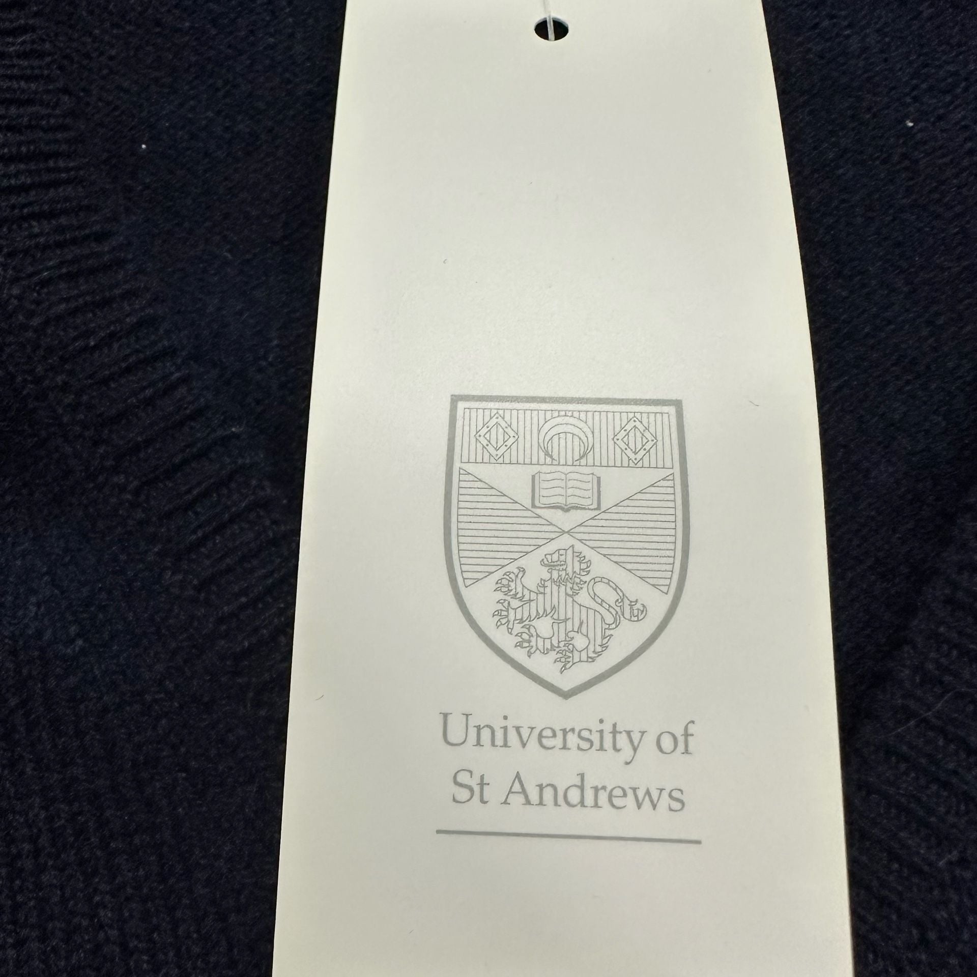 University of St Andrews Scotland Pure Wool V Neck Sweater Crest Embroidered 10