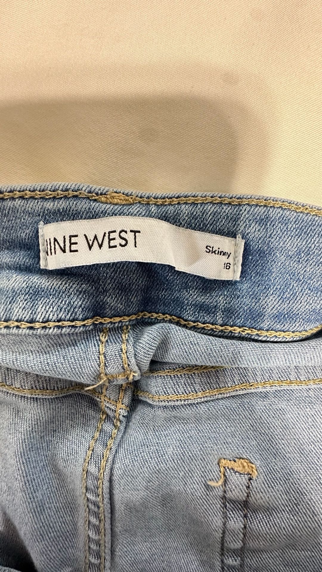 Nine West Skinny Jeans Size 16 Light Wash Button Fly Denim 5