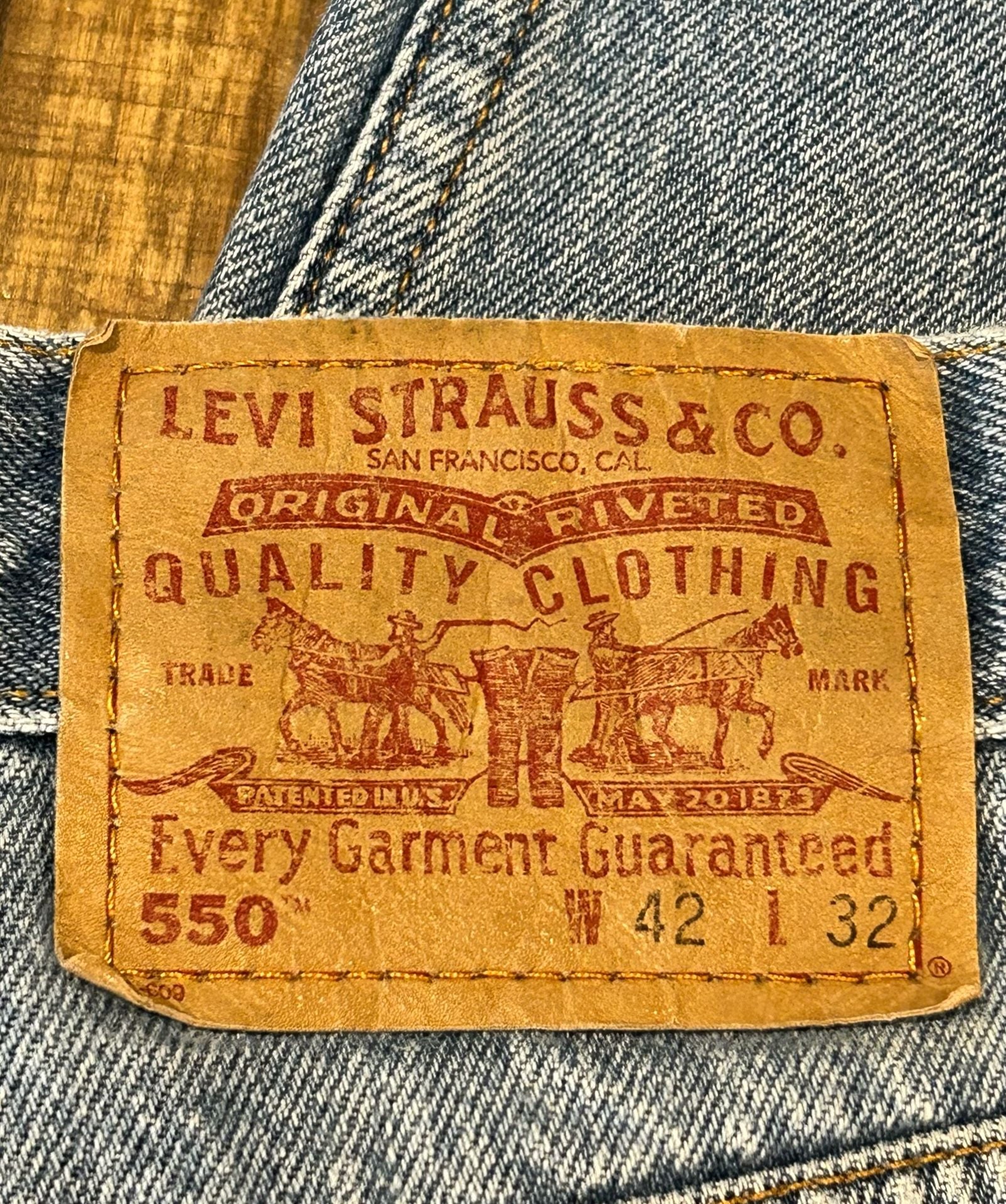 Levi's 550 Relaxed Fit Jeans 42x32 Light Wash Denim 2