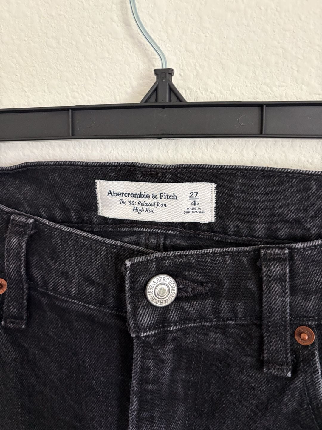 Abercrombie & Fitch The '90s Relaxed Jean Size 27 4R Black High Rise 4