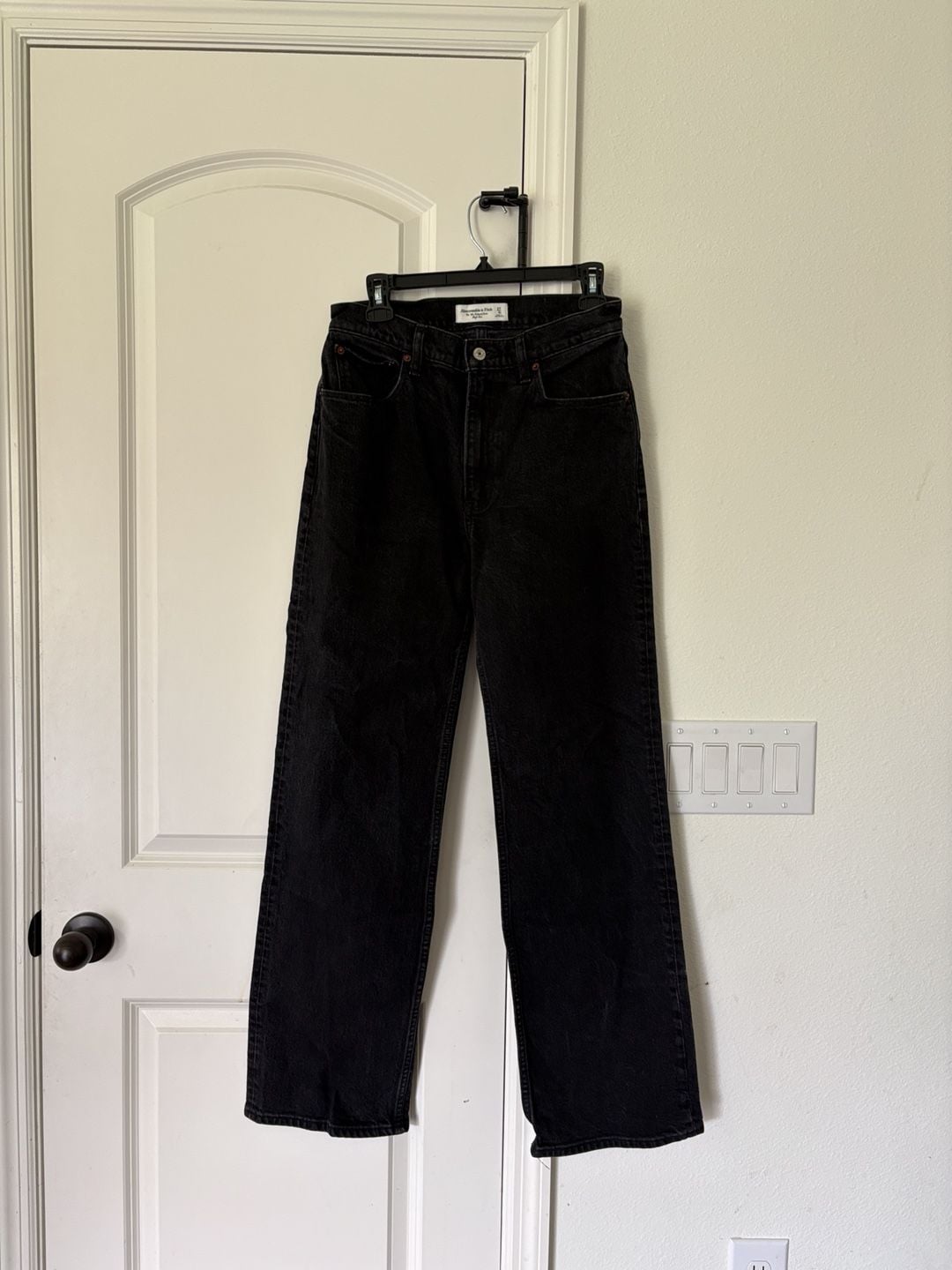 Abercrombie & Fitch The '90s Relaxed Jean Size 27 4R Black High Rise 7
