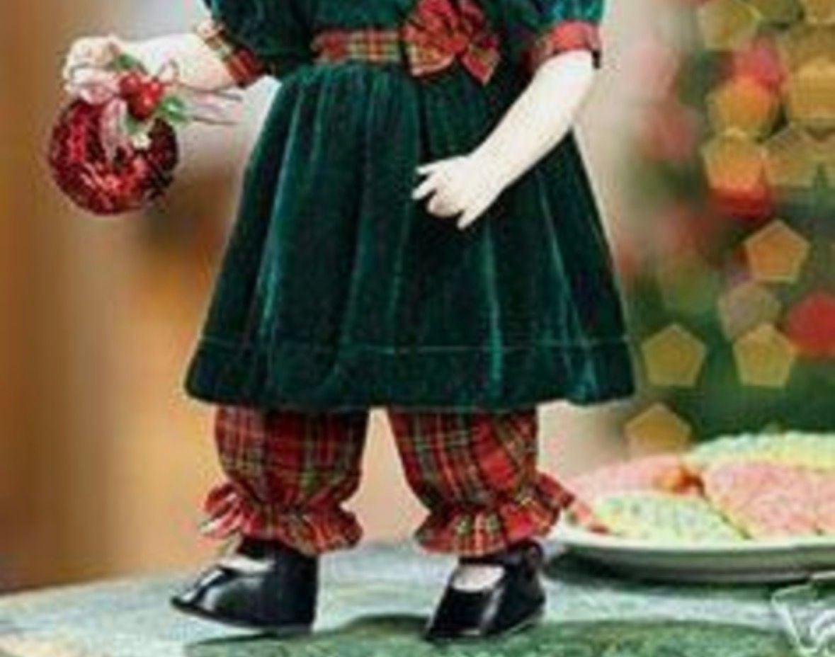 Heritage Collection Porcelain Rachel Christmas Doll in Green Velvet Dress NWT 3