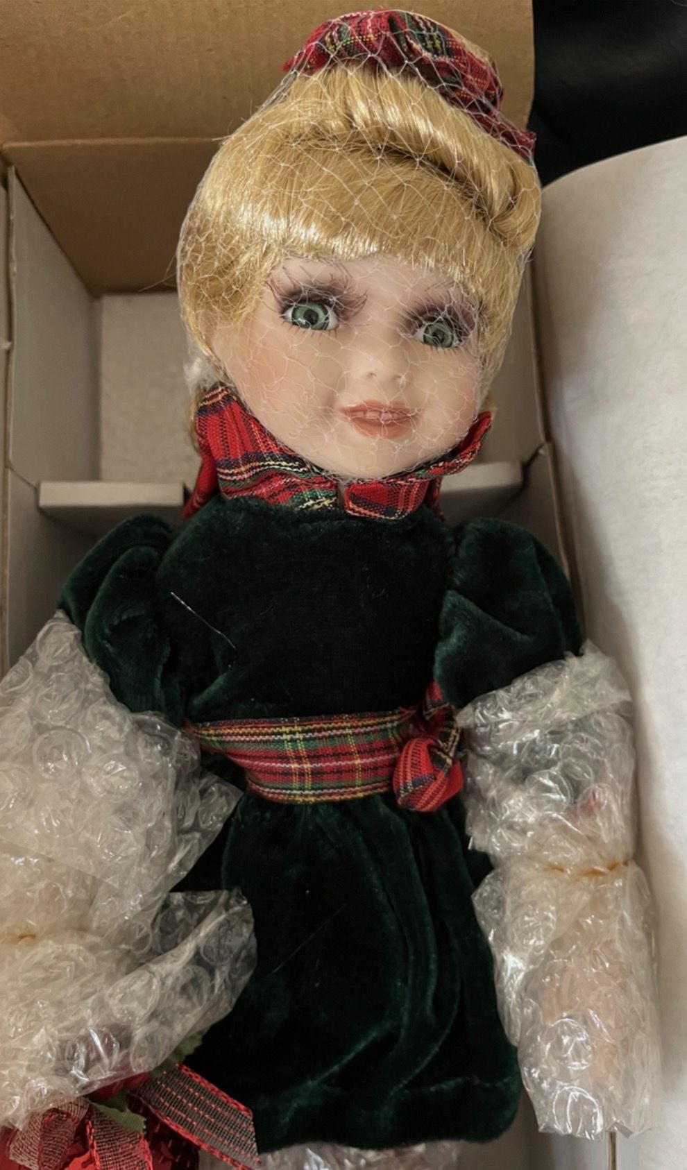 Heritage Collection Porcelain Rachel Christmas Doll in Green Velvet Dress NWT 7