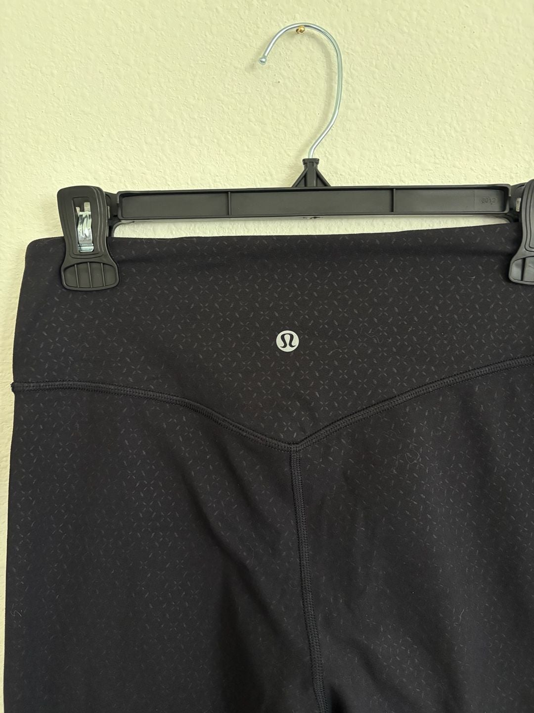 Lululemon Jogger Black Embossed Pattern 3