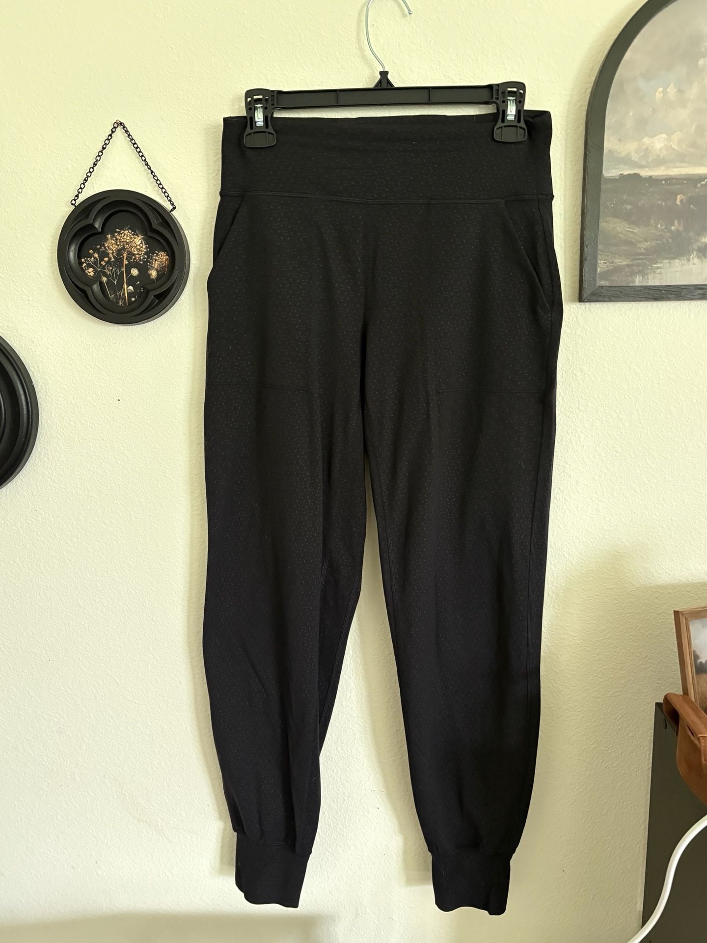 Lululemon Jogger Black Embossed Pattern 6