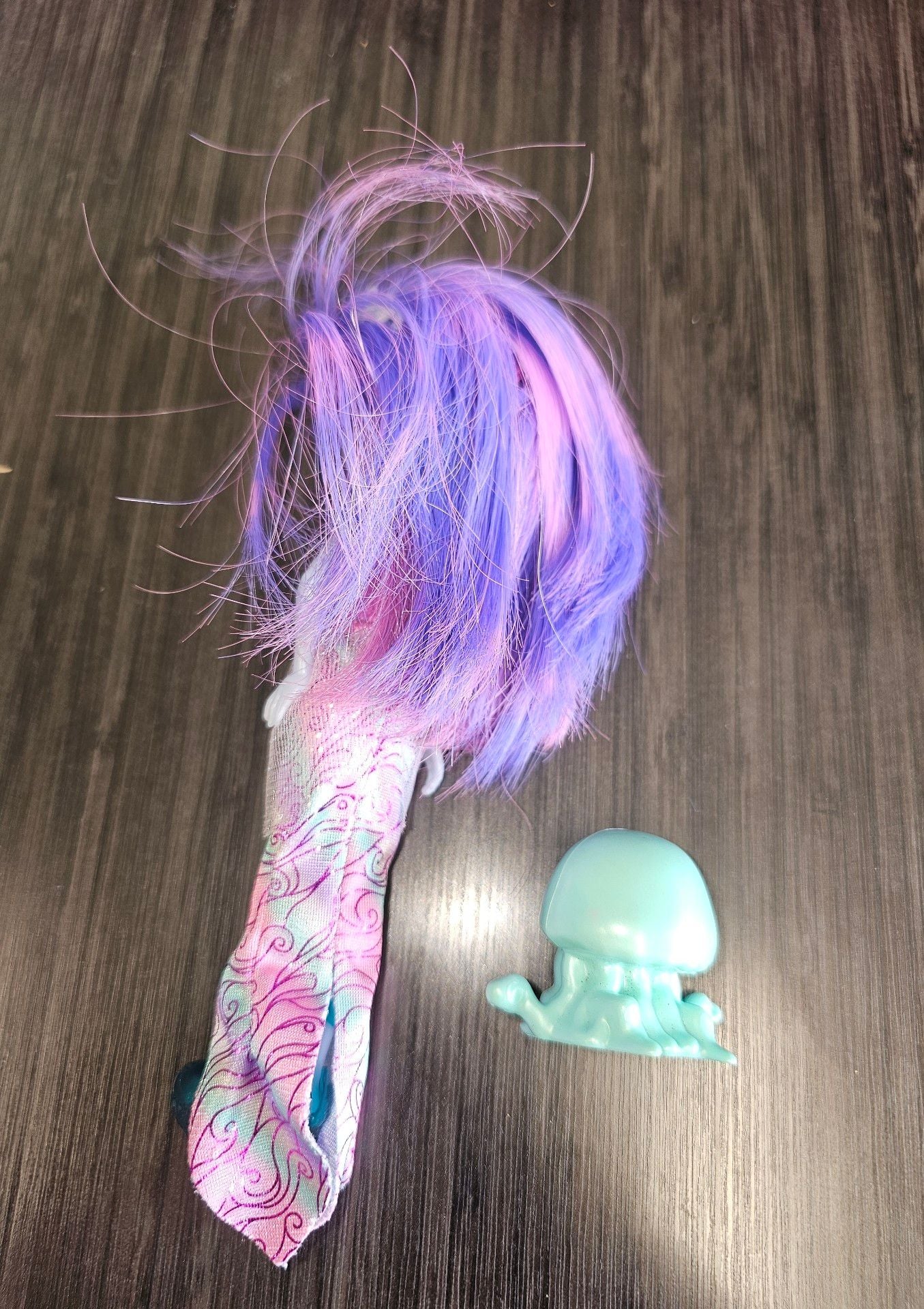 Mattel Enchantimals Ocean Kingdom Jelanie the Medusa doll with Stingley 2