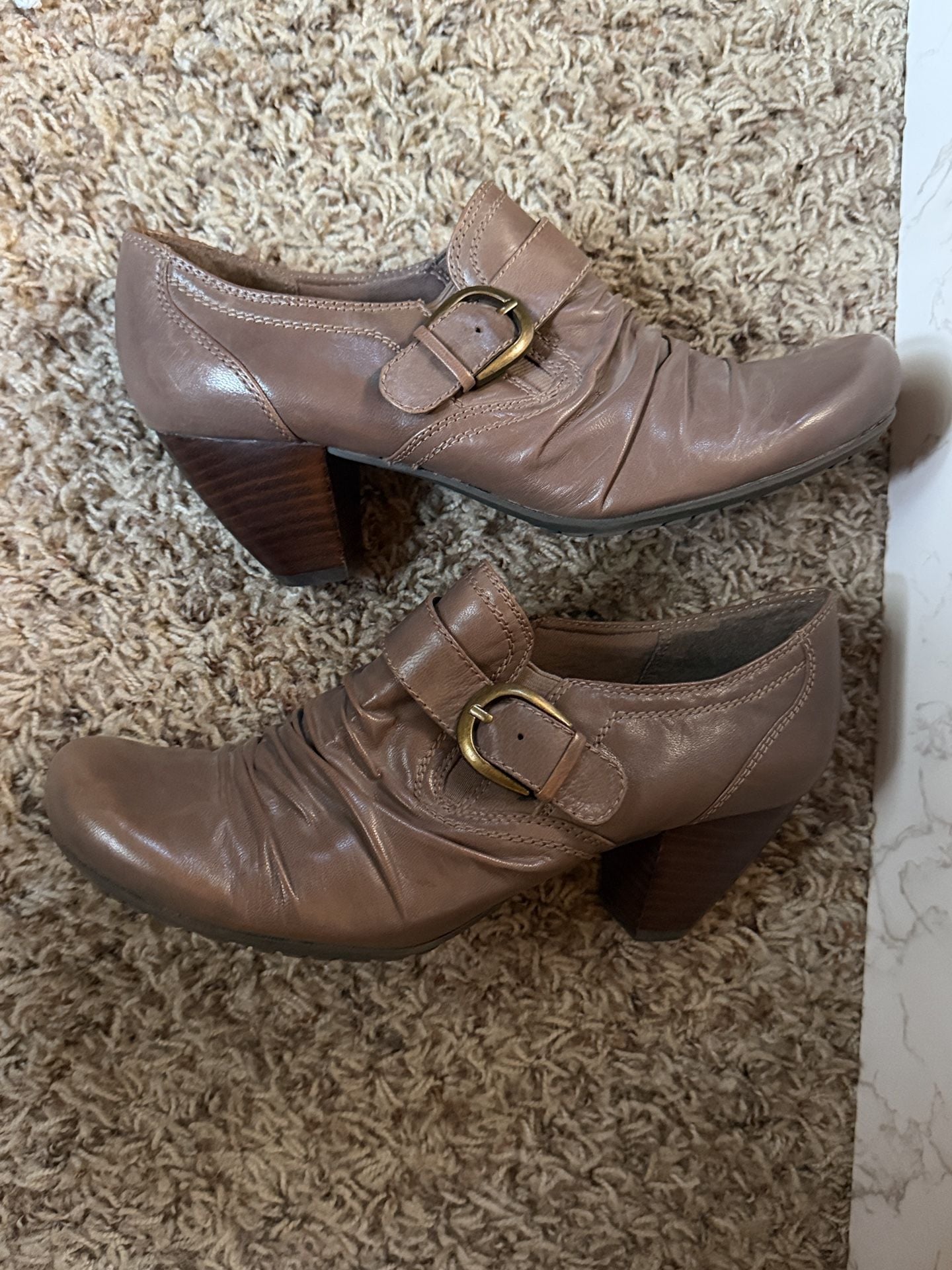 Bare Traps Heeled Booties Brown Ruched Buckle Shoes 7