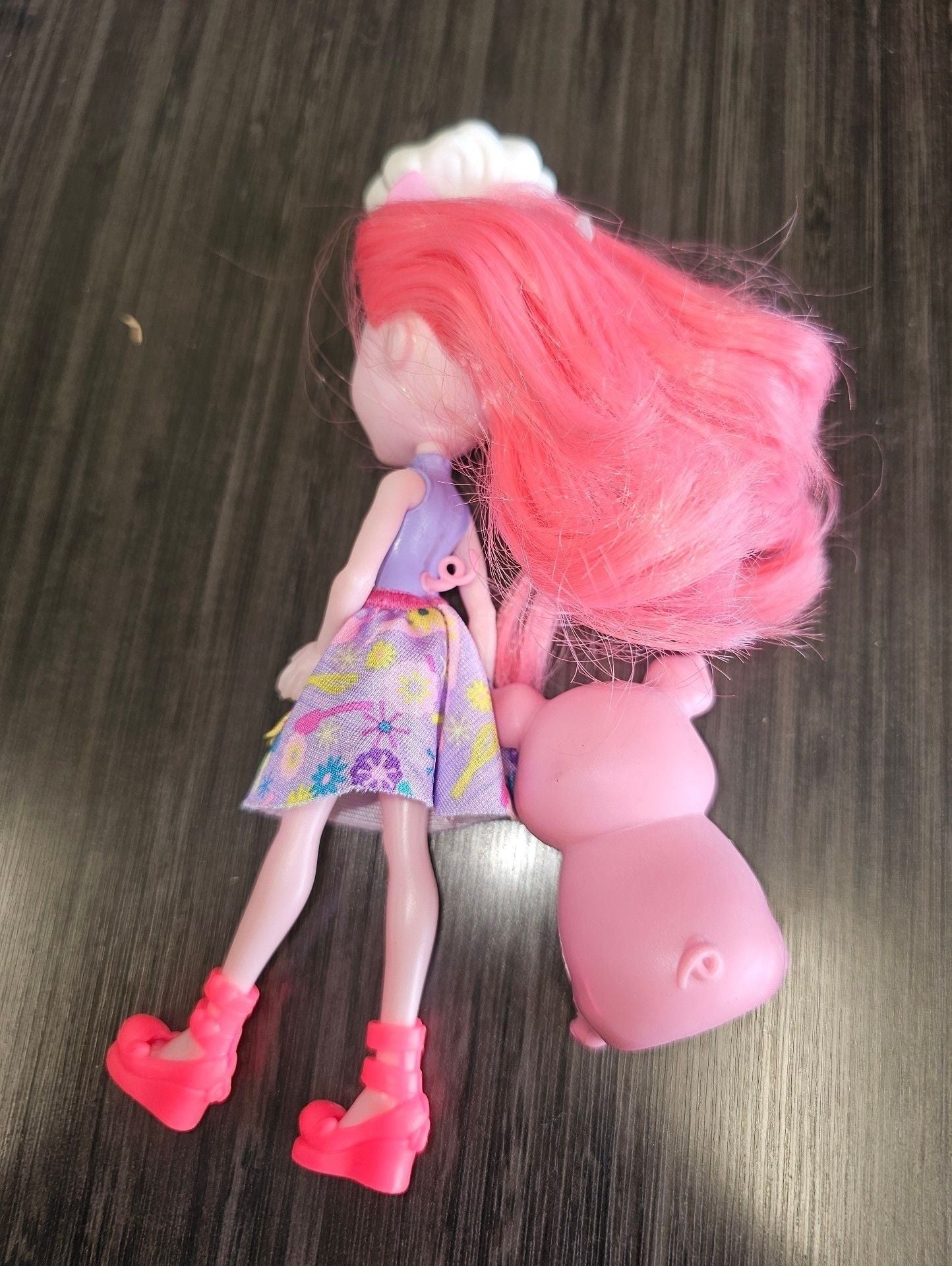 Mattel Enchantimals Petya Pig Doll and Twist Pig Figure 2