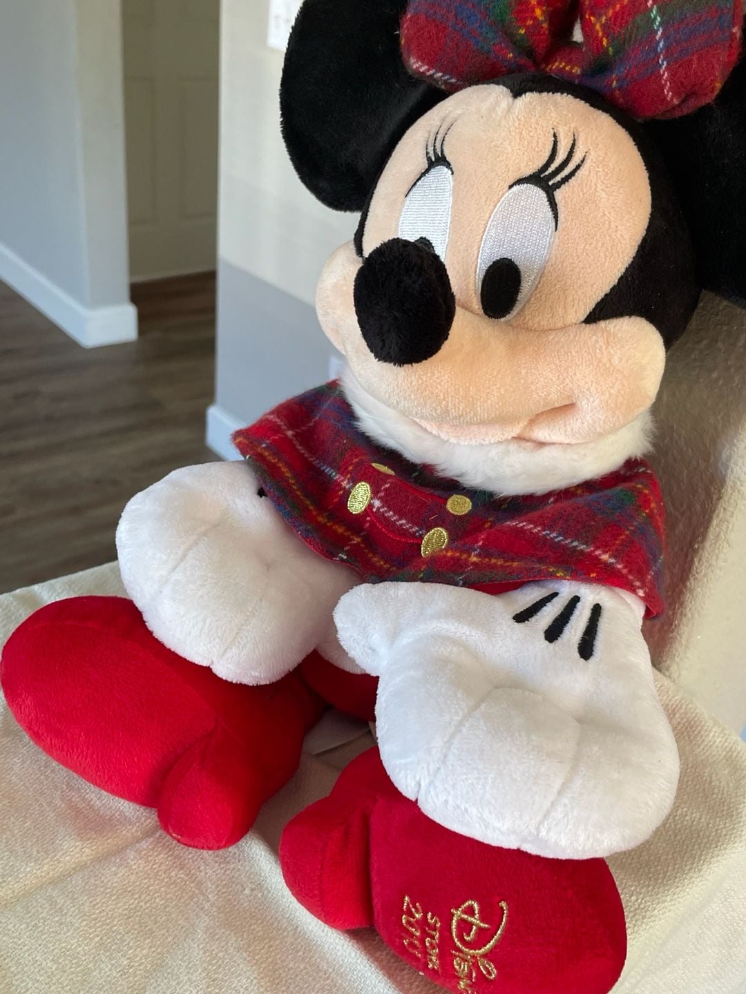 Disney Store 2013 Holiday Minnie Mouse Plush Stuffed Animal 2