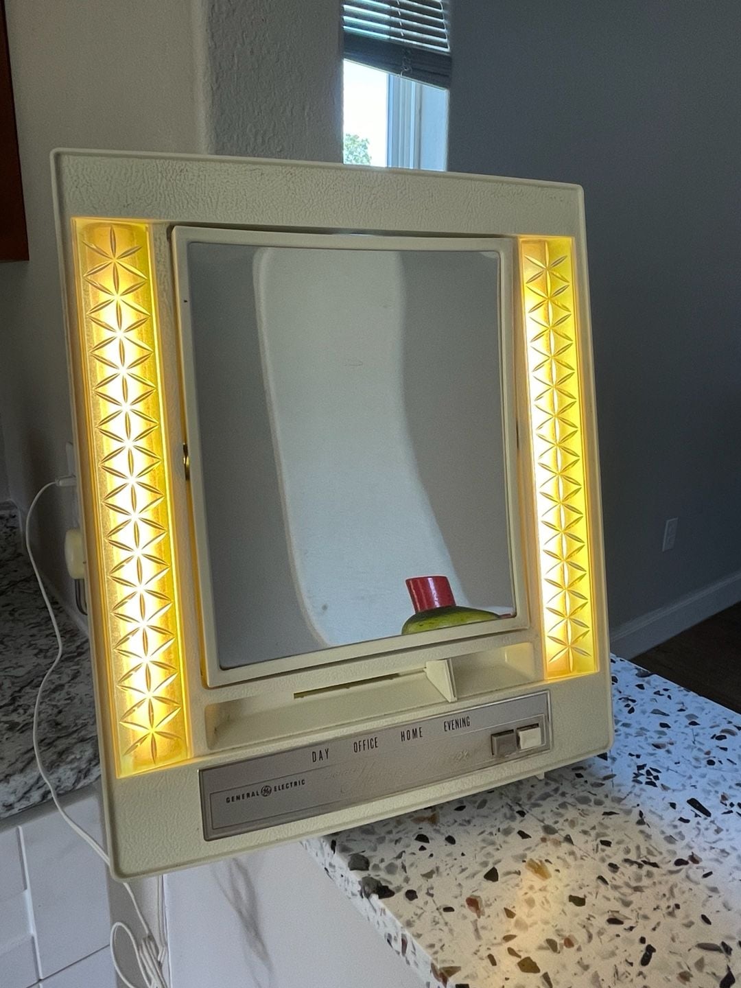Vintage General Electric Lighted Make-up Mirror Day Office Home Evening 5