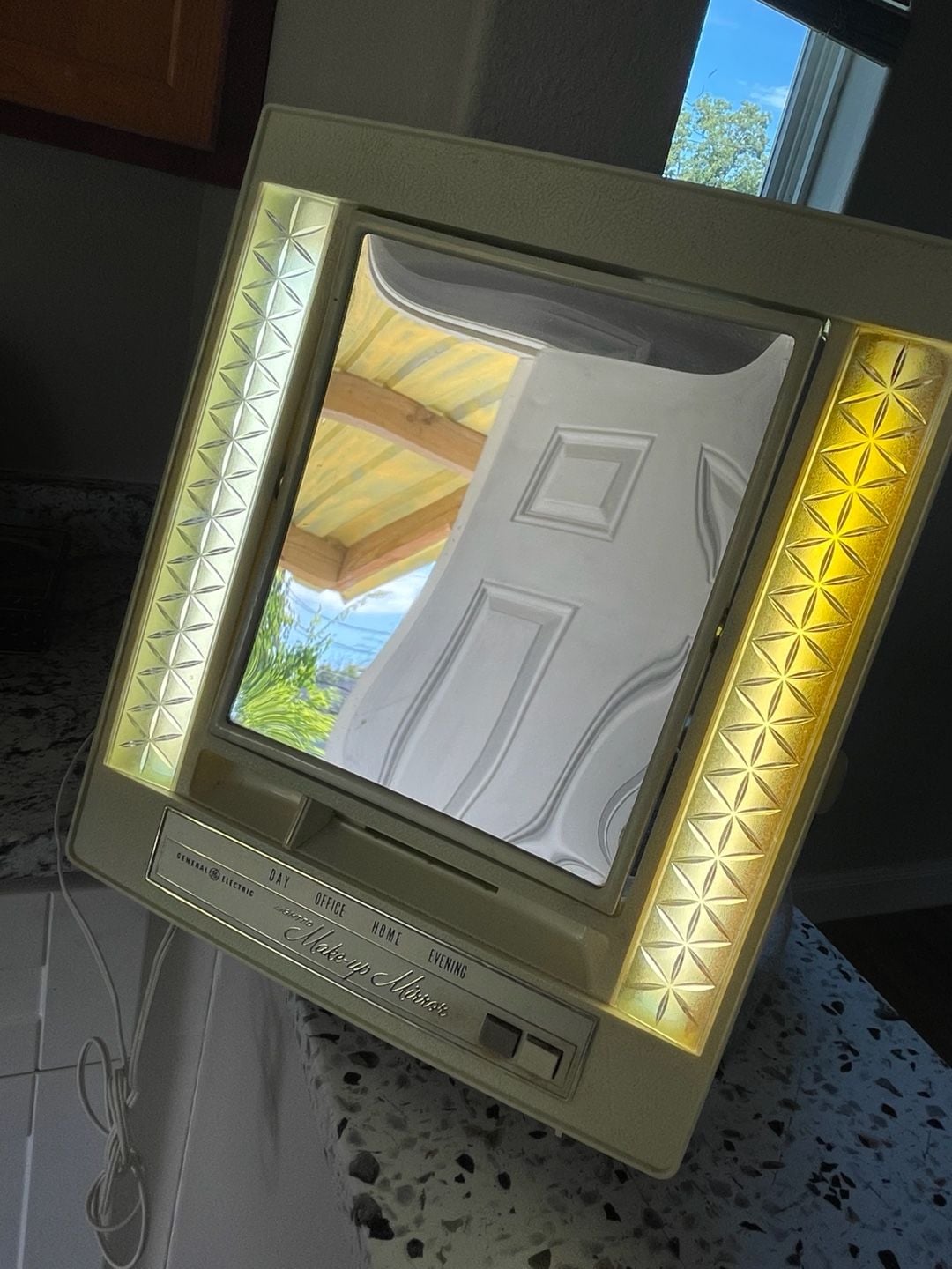 Vintage General Electric Lighted Make-up Mirror Day Office Home Evening 6