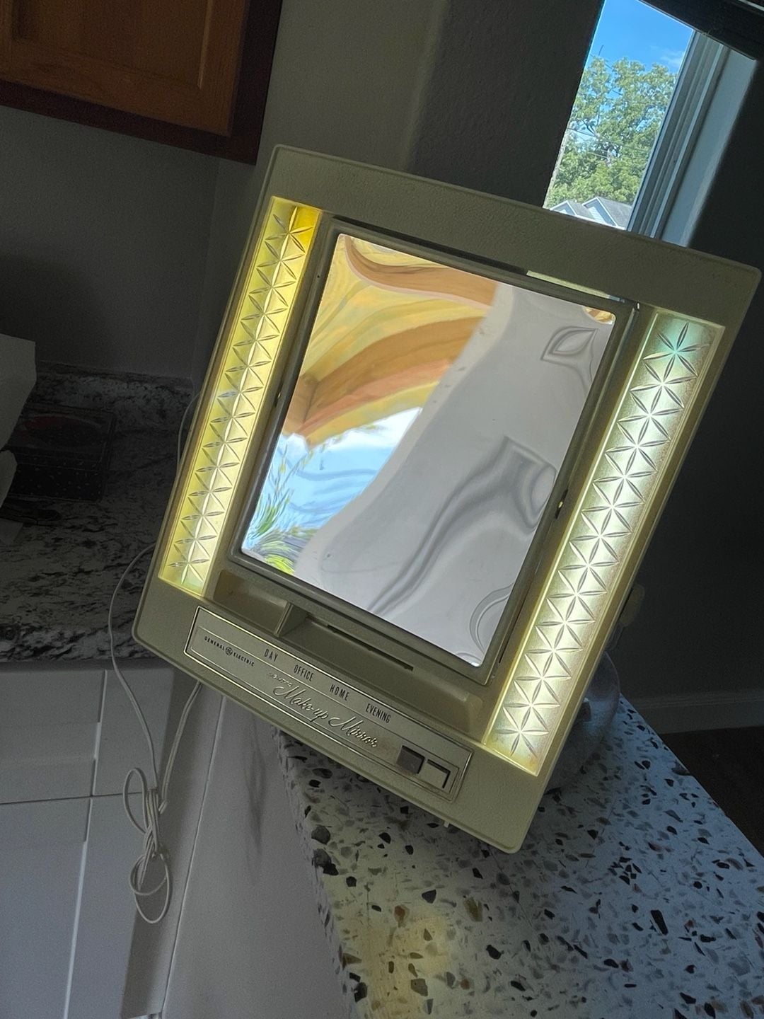 Vintage General Electric Lighted Make-up Mirror Day Office Home Evening 7