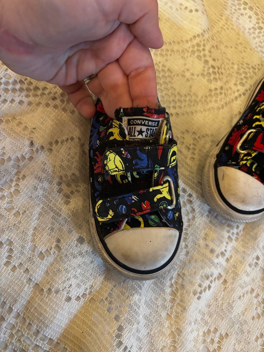 Converse Dinosaur Print Sneakers Size 7 4