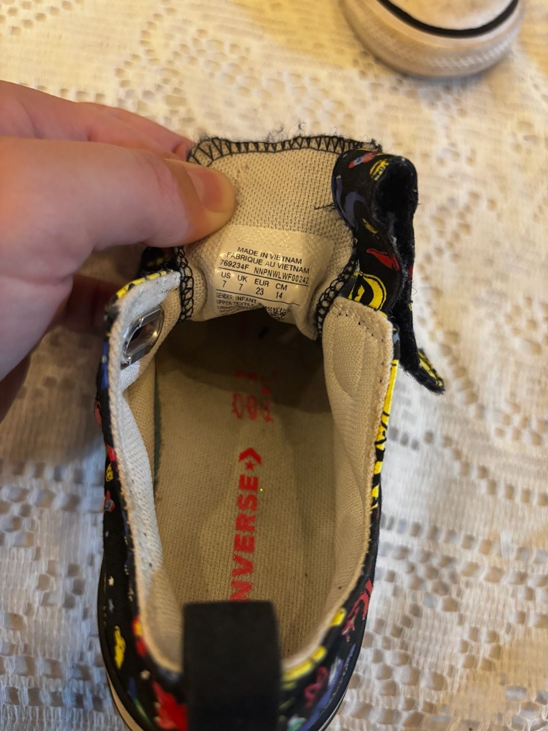Converse Dinosaur Print Sneakers Size 7 5
