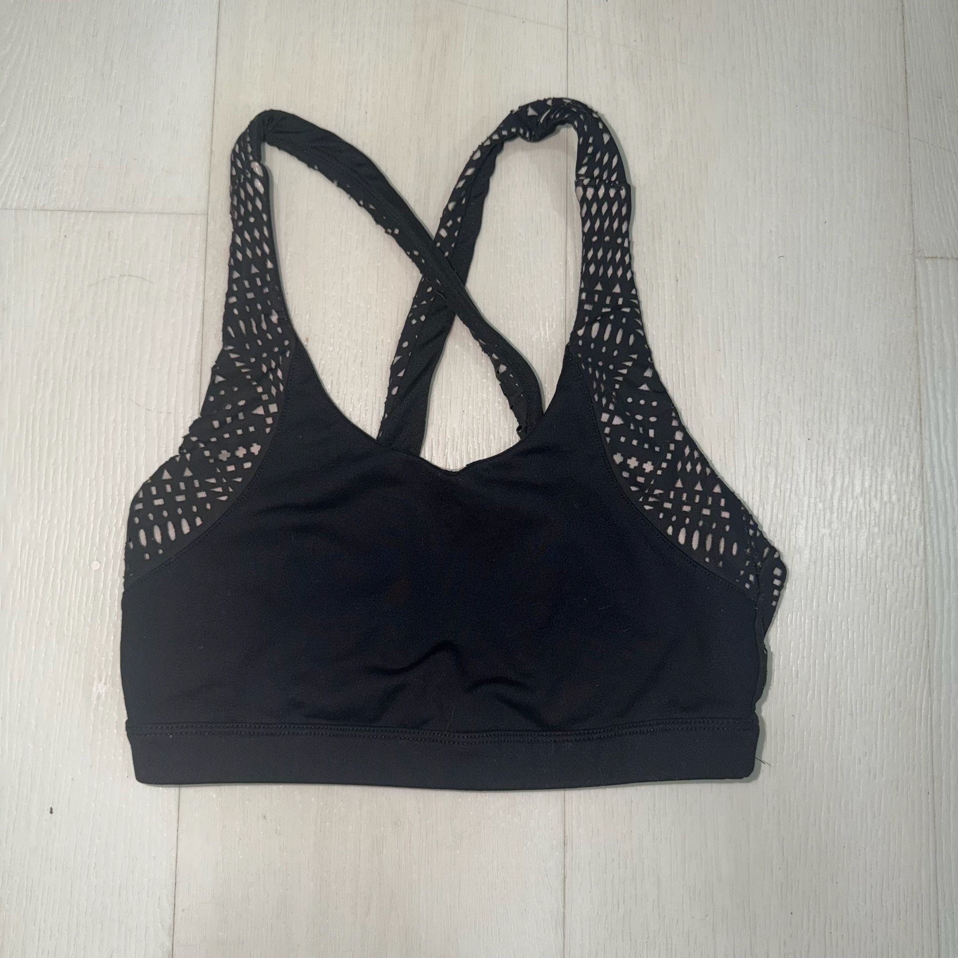 Alo Yoga Sports Bra Black White Pattern 3