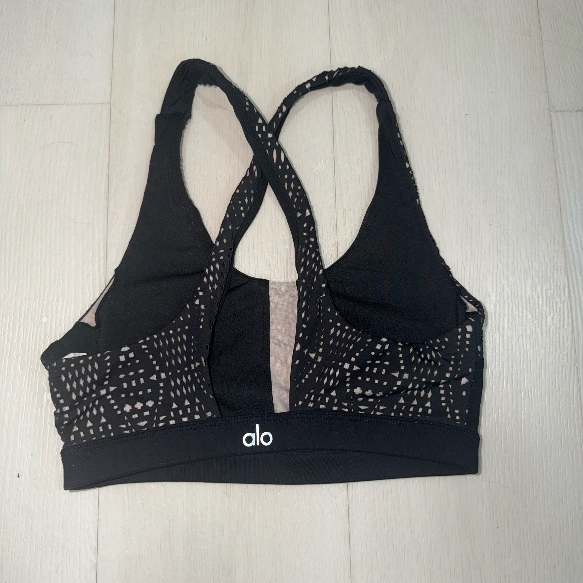 Alo Yoga Sports Bra Black White Pattern 6