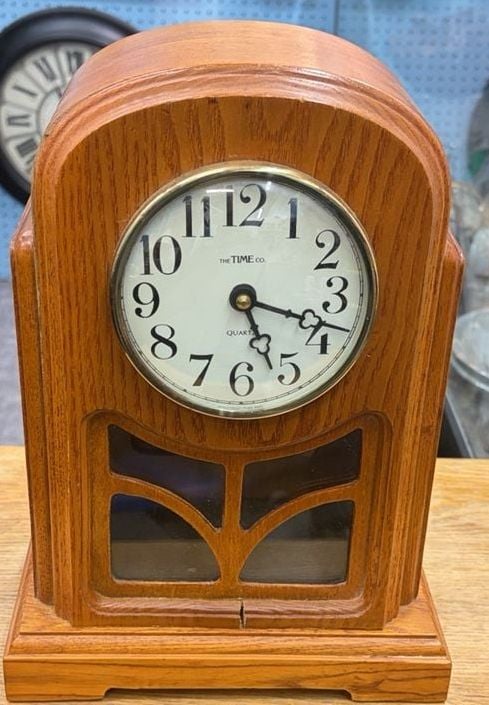The Time Co. Wooden Quartz Mantel Clock 1