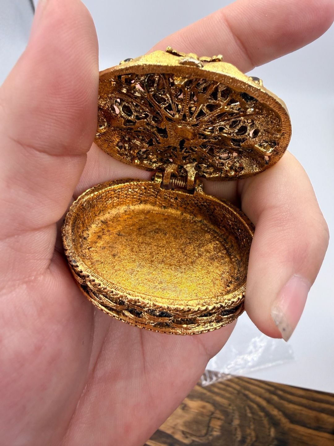Vintage Ornate Filigree Trinket Box Gold Tone Black Pearls 5