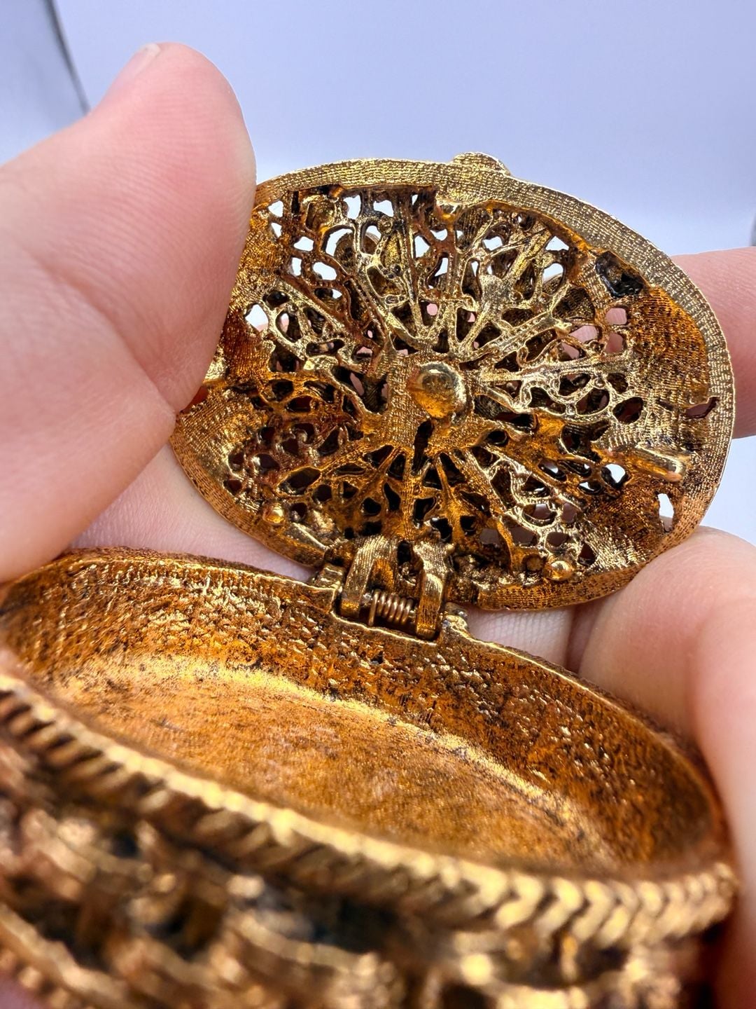 Vintage Ornate Filigree Trinket Box Gold Tone Black Pearls 6