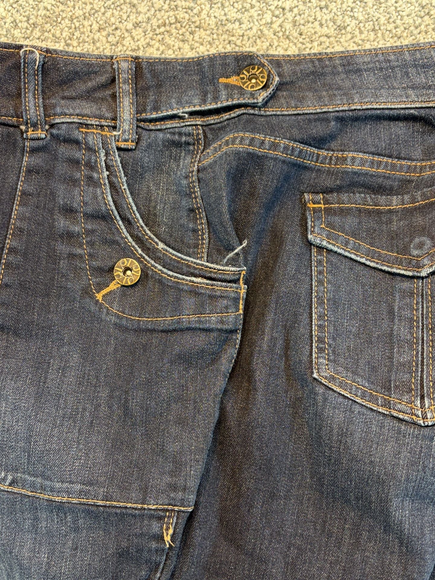 Simply Vera Wang Straight Jeans Size 14 Dark Wash Pocket Detail 11