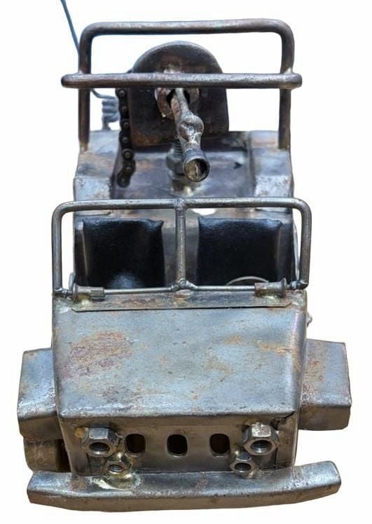 Handmade Metal Recycled Scrap Art Military Jeep Sculpture 2