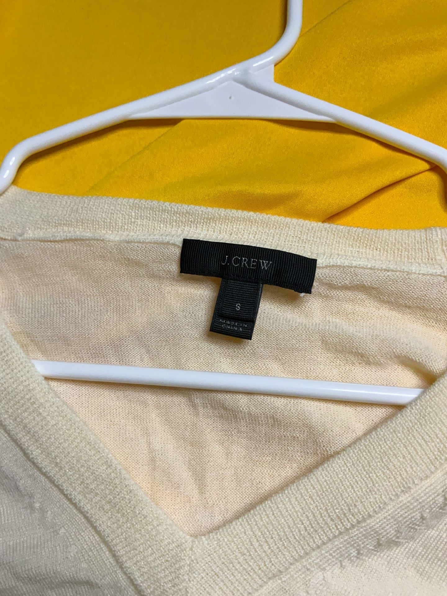 J.Crew V-Neck Sweater Women’s Size S Cream Ruffled Cuffs 4